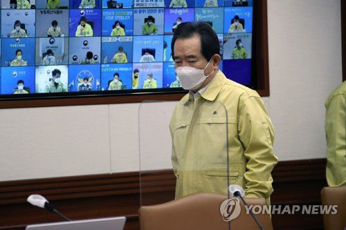 중대본 회의 참석하는 정세균 총리(서울=연합뉴스) 김승두 기자 = 정세균 국무총리가 5일 오전 정부서울청사에서 열린 신종 코로나바이러스 감염증(코로나19) 대응 중앙재난안전대책본부(중대본) 회의에 참석하고 있다. 2021.3.5 kimsdoo@yna.co.kr
