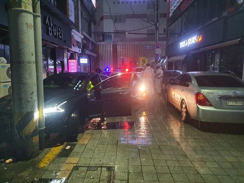 10여 분만에 멈춰선 음주차량[부산경찰청 제공. 재판매 및 DB금지]