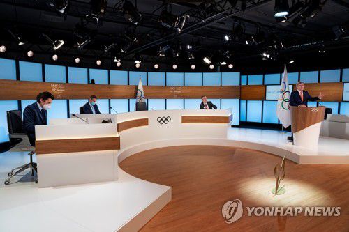 화상으로 진행된 제137차 IOC 총회[로이터=연합뉴스]