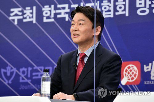 서울시장 후보 초청 토론회에서 발언하는 안철수 후보(서울=연합뉴스) 국민의당 안철수 서울시장 후보가 17일 서울 목동 한국방송회관에서 한국기자협회, 방송기자연합회, 한국PD연합회 주최로 열린 후보자 초청토론회에서 발언하고 있다. 2021.3.17 [국회사진기자단] toadboy@yna.co.kr