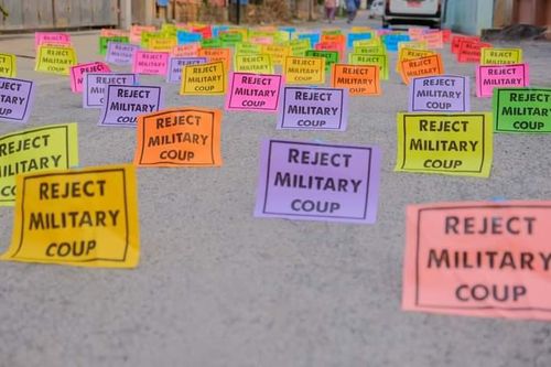 "군부의 쿠데타를 반대한다' 무인 시위[트위터 @khinayepo·재판매 및 DB 금지]