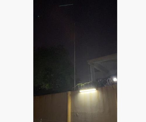 21일 새벽 북한 대사관에서 인공기가 내려온 모습[말레이시아 한국교민 제공=연합뉴스]