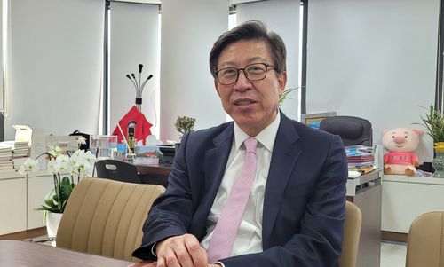 인터뷰하는 박형준 후보[촬영 조정호]