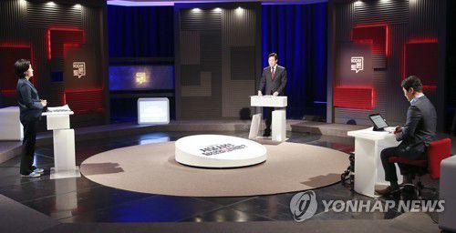 토론하는 박영선-오세훈(서울=연합뉴스) 4·7 서울시장 보궐선거 더불어민주당 박영선, 국민의힘 오세훈 후보가 29일 밤에 열린 TV토론회에 참석해 발언하고 있다. 2021.3.29 [국회사진기자단] saba@yna.co.kr
