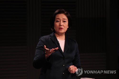 발언하는 박영선(서울=연합뉴스) 4·7 서울시장 보궐선거 더불어민주당 박영선, 국민의힘 오세훈 후보가 29일 밤 첫 TV 토론을 벌였다. 박 후보는 사전에 토론 방식에 대해 알려 주지 않았다며 토론 거부 의사를 표시했다. 2021.3.29 [국회사진기자단] saba@yna.co.kr