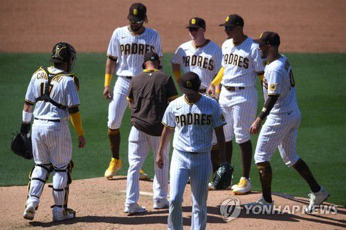 5이닝 못 채우고 강판하는 다르빗슈[USA 투데이/로이터=연합뉴스]