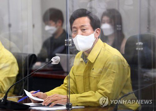 코로나19 종합대책회의 하는 오세훈 시장(서울=연합뉴스) 이진욱 기자 = 오세훈 서울시장이 9일 오전 서울시청 기획상황실에서 열린 코로나19 종합대책회의에서 발언하고 있다. cityboy@yna.co.kr