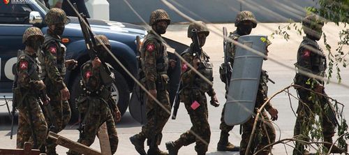 양곤 시내를 돌아다니는 미얀마군(자료사진)[이라와디 캡처. 재판매 및 DB 금지]