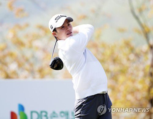 드라이버 티샷하는 이세진(서울=연합뉴스) 이세진이 15일 강원도 문막 오크벨리CC에서 열린 한국프로골프(KPGA) 코리안투어 제16회 DB손해보험 프로미오픈 1라운드 10번 홀에서 드라이버 티샷하고 있다. 2021.4.15 
    [KPGA 제공. 재판매 및 DB 금지] photo@yna.co.kr