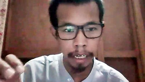 연합뉴스와 화상 인터뷰를 진행 중인 타이자 신.2021.4.14[방콕=연합뉴스 김남권 특파원]