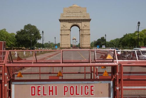 일반인의 접근을 막은 뉴델리 인디아 게이트 (뉴델리=연합뉴스) 김영현 특파원 = 코로나19 확산으로 일반인의 접근을 통제한 뉴델리의 인디아 게이트. 2021.4.20. 
 cool@yna.co.kr