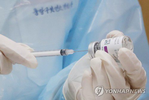 '혈전 논란' AZ 백신 접종 재개…30세 미만은 제외