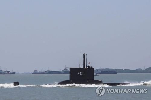 53명 탑승 인니 잠수함 침몰 확인…"잔해 발견, 해저 850m 추정" [AFP 자료사진=연합뉴스]