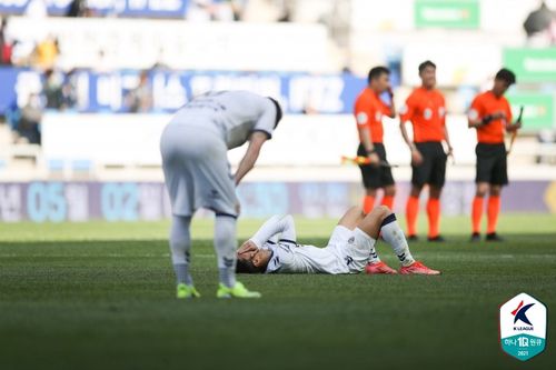 무승부를 아쉬워하는 울산 현대 선수들[한국프로축구연맹 제공. 재판매 및 DB 금지]