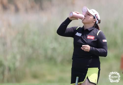 물 마시는 장하나.[KLPGA 제공. 재판매 및 DB 금지]