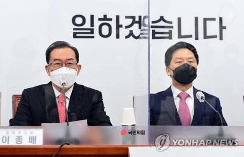 발언하는 이종배 정책위의장(서울=연합뉴스) 하사헌 기자 = 국민의힘 이종배 정책위의장이 10일 오전 서울 여의도 국회에서 열린 비상대책위원회의에서 발언하고 있다.  2021.5.10 toadboy@yna.co.kr