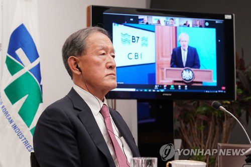 B7 정상회의 참석한 허창수 전경련 회장(서울=연합뉴스) 허창수 전경련 회장이 지난 12일 보리스 존슨 영국총리가 참여한 B7 정상회의 '기후와 생물다양성' 세션에 한국 대표로 참석해 있다. [전국경제인연합회 제공. 재판매 및 DB 금지] photo@yna.co.kr