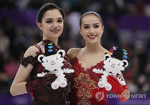 러시아 피겨선수 자기토바(오른쪽)와 메드베데바[연합뉴스 자료사진]