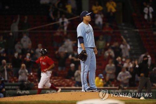 보하르츠에게 홈런 맞은 류현진[AP=연합뉴스 자료사진]
