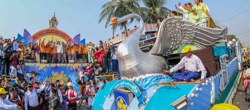 2018년 띤잔 축제 기간의 미오마 악단[이라와디 사이트 캡처. 재판매 및 DB 금지]