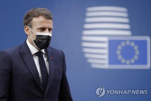 유럽연합(EU) 임시 정상회의에 참석한 에마뉘엘 마크롱 프랑스 대통령 [EPA=연합뉴스 자료사진]