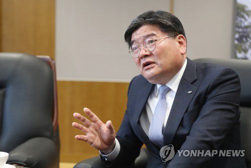 '쇄신대책' 설명하는 김용진 국민연금공단 이사장김용진 국민연금공단 이사장이 지난해 12월 23일 오전 공단이 발표한 '쇄신대책'에 대해 설명하고 있다. [연합뉴스 자료사진]