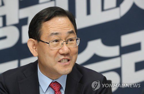 연합뉴스와 인터뷰하는 주호영 의원(서울=연합뉴스) 하사헌 기자 = 국민의힘 당대표 후보인 주호영 의원이 최근 국회 의원회관 사무실에서 연합뉴스와 인터뷰하고 있다. 2021.5.18 toadboy@yna.co.kr