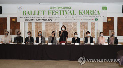'제11회 대한민국발레축제' 오는 15일 개막(서울=연합뉴스) 류효림 기자 = 박인자 대한민국발레축제 조직위원장 겸 예술감독이 1일 오후 서울 서초구 예술의전당 오페라하우스에서 열린 제11회 대한민국발레축제 기자간담회에서 인사말을 하고 있다. 2021.6.1 ryousanta@yna.co.kr