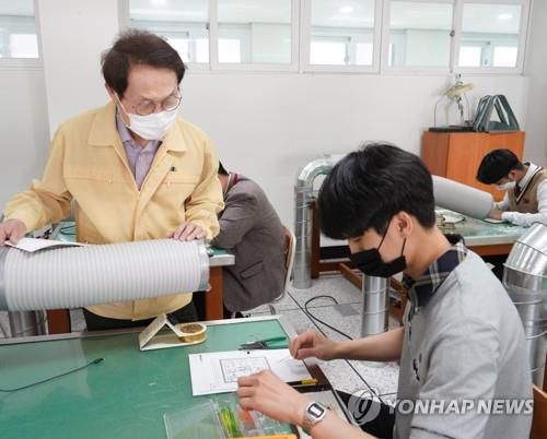 고교학점제 관련 수업 참관하는 조희연 교육감[서울시교육청 제공. 재판매 및 DB 금지]