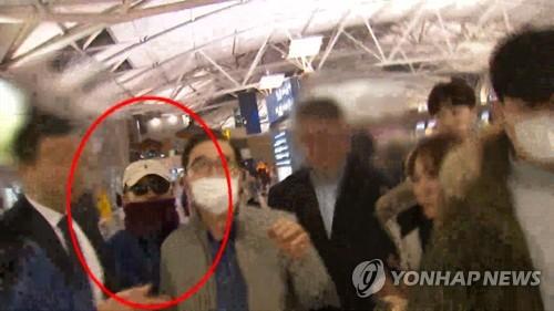 심야출국 도중 제지당한 김학의 전 차관[JTBC 제공]