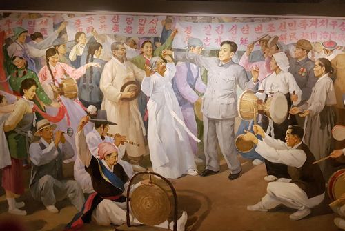 중국 지린성 옌볜(延邊) 조선족자치주 옌지(延吉)의 옌볜박물관에 전시된 '조선족자치주 성립 축하' 묘사 작품 [촬영 차병섭]