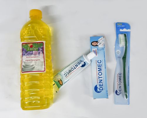 왼쪽부터 '튤립' 브랜드의 다목적 세제, '덴토멕' 브랜드 치약과 칫솔. 2021.6.12.[양곤=연합뉴스 이정호 통신원]