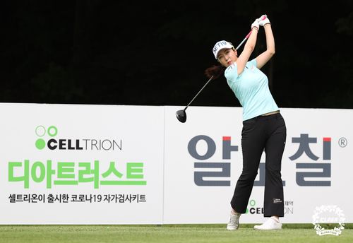 배경은의 티샷 모습. [KLPGA 제공. 재판매 및 DB 금지]