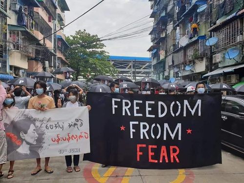 수치 고문 76회 생일을 맞아 열린 양곤 시내 기습시위. 2021.6.19[SNS 캡처. 재판매 및 DB 금지]