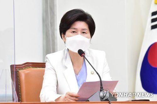 최고위 발언하는 백혜련더불어민주당 백혜련 최고위원이 지난 6월 14일 서울 여의도 국회에서 열린 최고위원회의에서 발언하고 있다. [연합뉴스 자료사진]