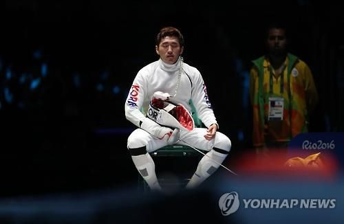 2016 리우데자네이루 올림픽 남자 에페 결승전 당시 생각에 잠긴 박상영[연합뉴스 자료사진]