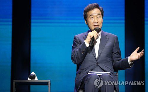 발언하는 더불어민주당 이낙연 전 대표(청주=연합뉴스) 천경환 기자 = 4일 오후 충북 청주시 서원구 CJB컨벤션센터에서 열린 더불어민주당 대선 예비경선 행사 '국민면접'에서 이낙연 전 대표가 발언하고 있다. 2021.7.4 kw@yna.co.kr