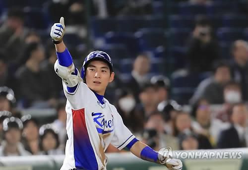 2017년 APBC 대만과의 경기에서 1타점 우월 3루타 친 이정후[연합뉴스 자료사진]