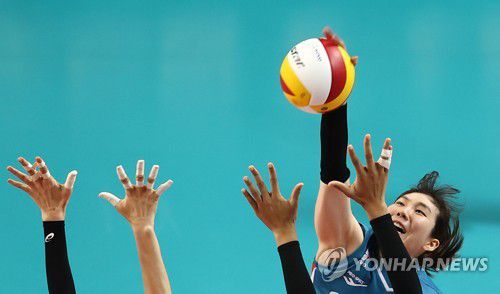 공격하는 이소영[연합뉴스 자료사진]