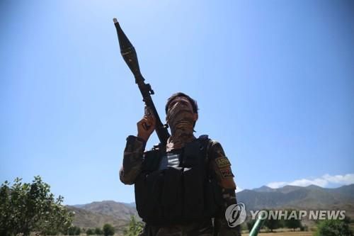 로켓추진수류탄(RPG)을 들고 있는 아프간 보안군. [EPA=연합뉴스]