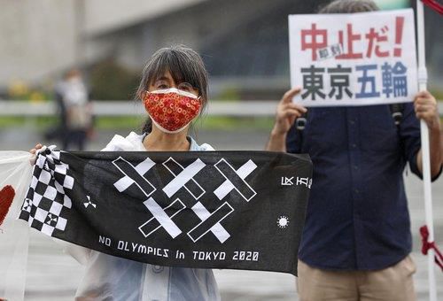 (도쿄 교도=연합뉴스) 지난 9일 일본 도쿄도 세타가야구에서 올림픽 개최에 반대하는 시민들이 시위하고 있다. photo@yna.co.kr