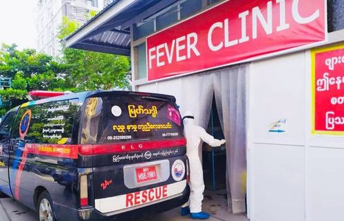 NLD 정부 시절에 국립병원의 부하를 줄이기 위해 운영했던 '피버 클리닉'[SNS 캡처]