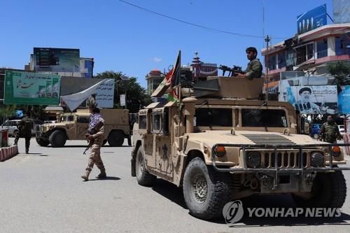아프간 쿤두즈에서 경계 활동 중인 정부군. [AFP=연합뉴스]