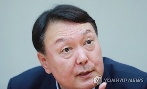 윤석열 전 검찰총장 인터뷰(서울=연합뉴스) 홍해인 기자 = 윤석열 전 검찰총장이 29일 서울 종로구 연합뉴스 사옥에서 인터뷰를 하고 있다. 2021.7.30 hihong@yna.co.kr