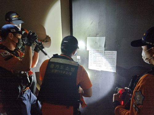 고양소방서, 불법 영업 유흥주점 문개방 모습[고양시 제공. 재판매 및 DB 금지]