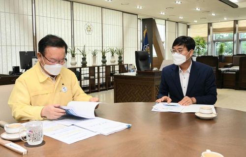 김부겸 국무총리 만나는 변광용 거제시장[거제시 제공. 재판매 및 DB 금지]