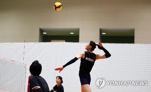 [올림픽] ‘김연경, 더 높은 곳을 향해’(도쿄=연합뉴스) 윤동진 기자 = 도쿄올림픽 여자배구 브라질과의 4강전을 하루 앞둔 5일 오후 일본 시오하마시민체육관에서 열린 대표팀 훈련에서 김연경이 공격하고 있다. 2021.8.5 mon@yna.co.kr