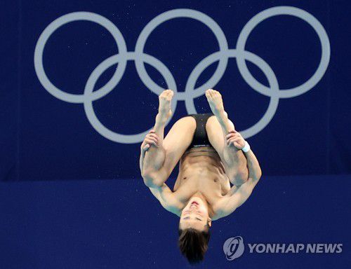 [올림픽] 있는 힘을 다해!(도쿄=연합뉴스) 손형주 기자 = 지난 3일 일본 도쿄 아쿠아틱스 센터에서 열린 남자 다이빙 3ｍ 스프링보드 결승 경기. 한국 우하람이 다이빙 연기를 선보이고 있다. [연합뉴스 자료사진]