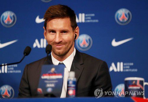 기자회견 참석한 메시[로이터=연합뉴스]