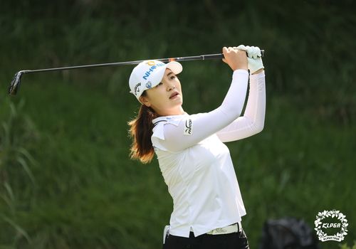 볼의 방향을 쫓는 이가영.[KLPGA 제공. 재판매 및 DB 금지]